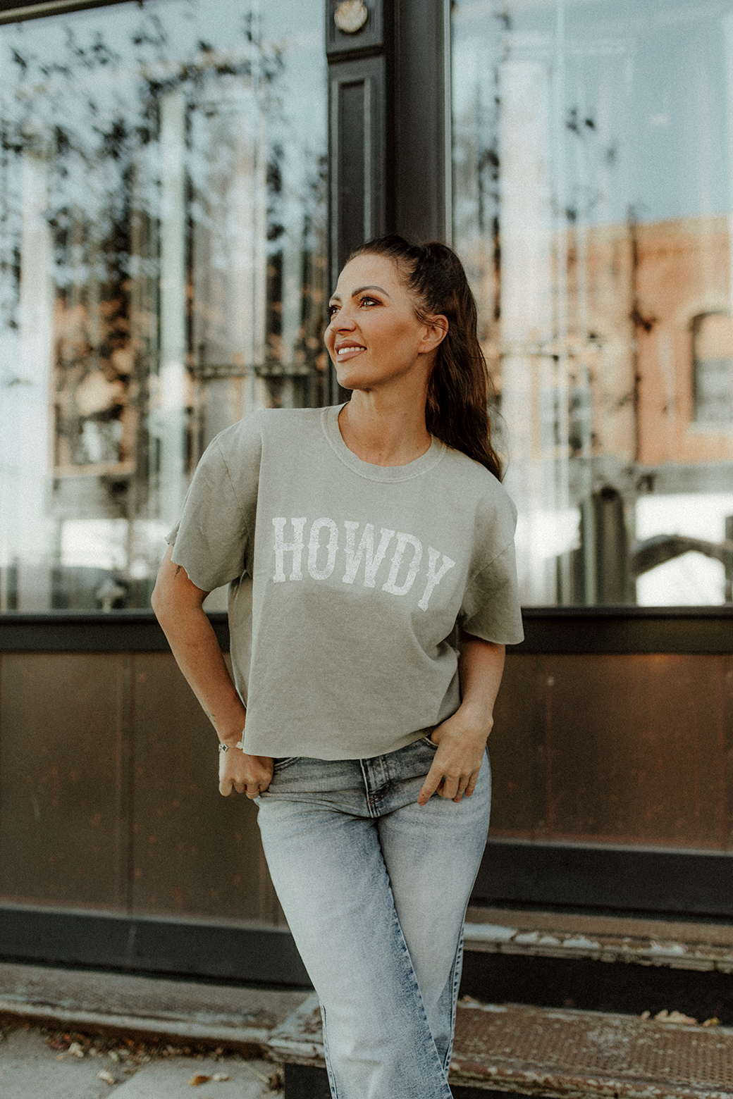 HOWDY crop t-shirt.